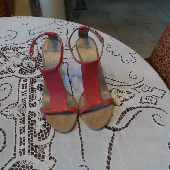 Burberry Berry Pink Leather "T" Strap Heeled Sandals Size 38.5B - Picture 11 of 16